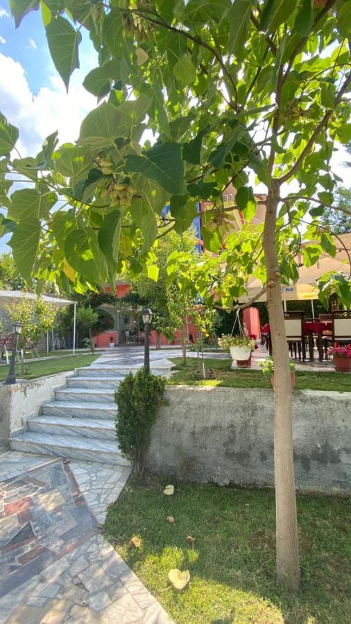 Bar Restorant Kristal Hotel Tiranë Luaran gambar
